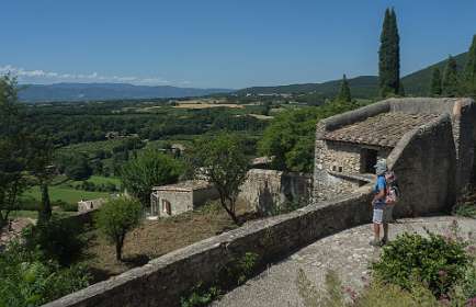 9: 160624-155421_Mirmande<br>UItzicht naar het Rhone dal