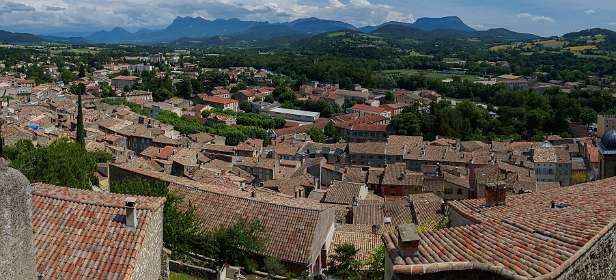 9: 170605153227Crest-Pano