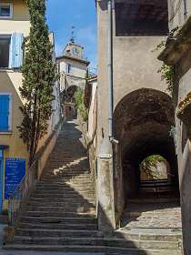 18: 170605160345Crest