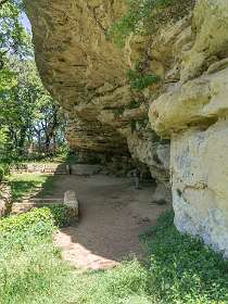 5: 160516-145446_Grignan-HDR<br>La Grotte de Roche Courbiere