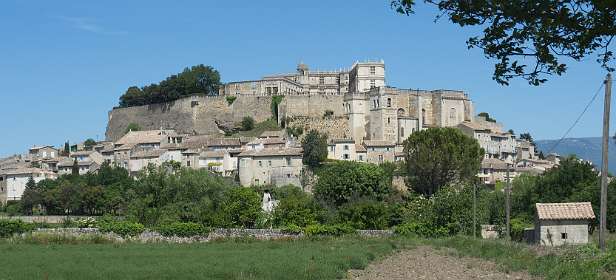 8: 160516-151355_Grignan<br>Grignan