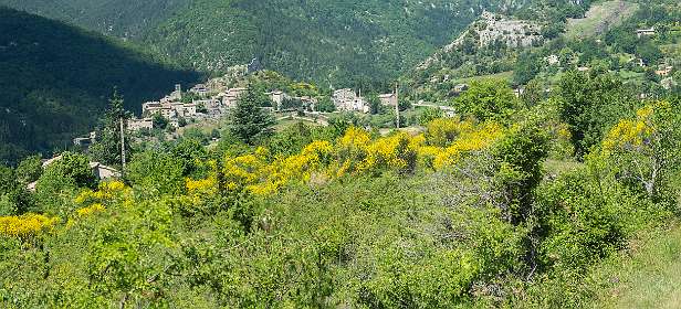 7: 160619-113356_Montbruns-les-Bains-Pano<br>Reilhanette komt in zicht