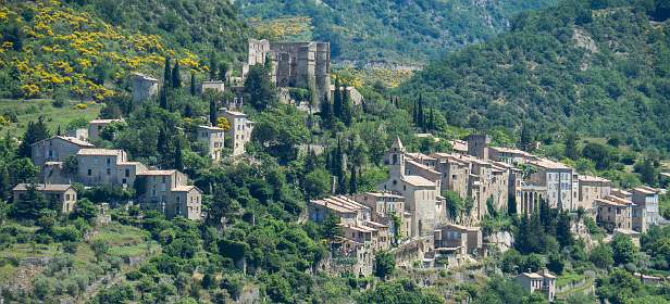 19: 160619-122931_Montbruns-les-Bains<br>Montbrun-les-Bains gezien vanuit Reilhanette