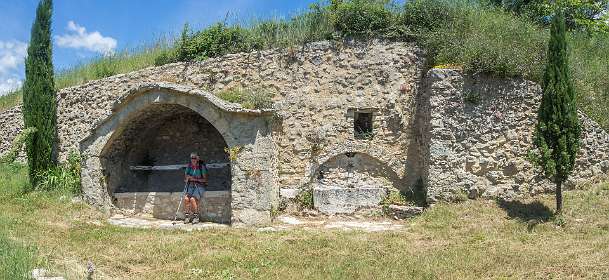 24: 160619-132633_Montbruns-les-Bains-Pano<br>Fontaine du Jas