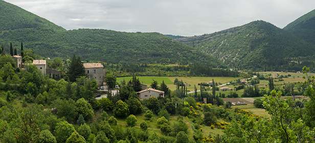 15: 160621-134429_Montbruns-les-Bains-Pano<br>Links Montbrun-les-Bains en rechts Reilhanette