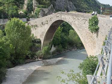 3: 160520-160701_Nyons<br>De Romaanse brug in Nyons