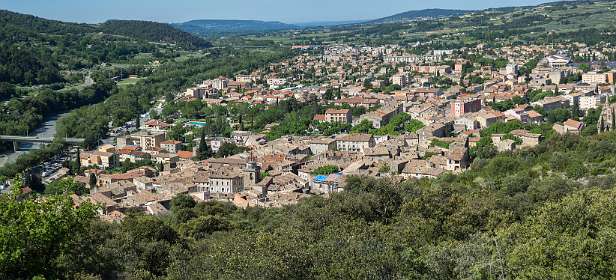 2: 160521-104317_Nyons-Pano<br>Nyons