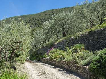 11: 160521-114717_Nyons<br>Start van het Sentier des Oliviers