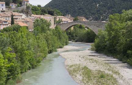 26: 160522-114738_Nyons<br>De Romaanse brug in Nyons