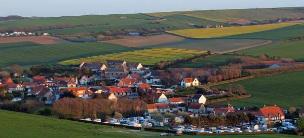 23: 10 30 04_0021<br>Het dorp Escalles en de camping Cap Blanc Nez in avondlicht