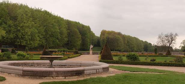 27: 10 05 05_0149_AP10<br>Tuin voor het kasteel