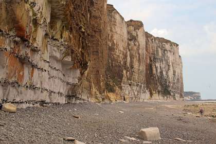 20: 10 07 05_0272<br>Vuursteenlagen in de  krijtrotsen