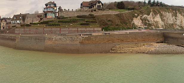 23: 10 07 05_0278_AP8<br>Toegang tot de haven van  Saint Valery en Caux