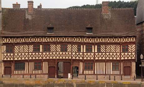 24: 10 07 05_0282<br>Huis aan de haven van Saint Valery en Caux