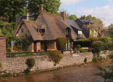 33: 10 08 05_0321<br>Huis bij de bron