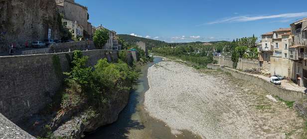 2: 160524-131050_VaisonLaRomaine-Pano<br>De L'Ouvèze met links de Hoge-stad