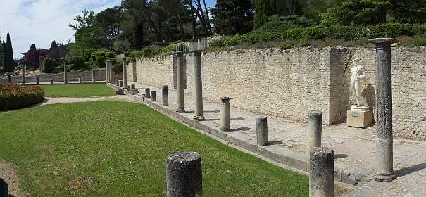 28: 160524-151812_VaisonLaRomaine-Pano