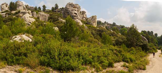 8: 170603105218LesBaux-Pano