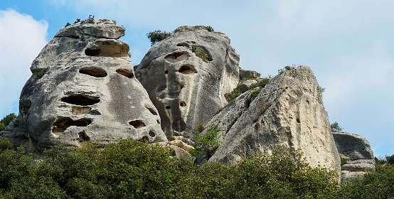 10: 170603105358LesBaux