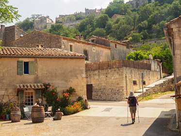 13: 170603112936LesBaux