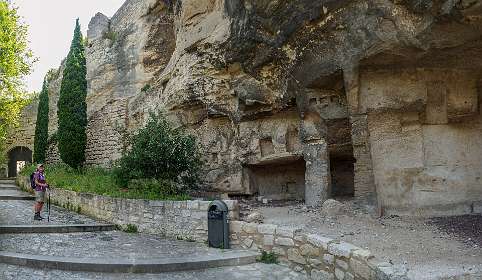 15: 170603114031LesBaux-Pano