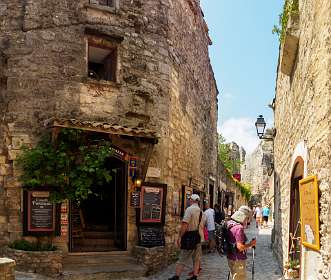 20: 170603120138LesBaux-Pano