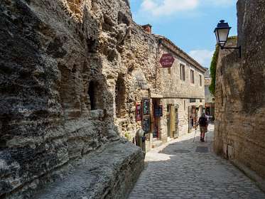 22: 170603120534LesBaux