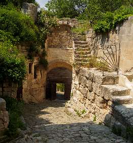 24: 170603122040LesBaux