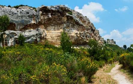 27: 170603123458LesBaux-Pano