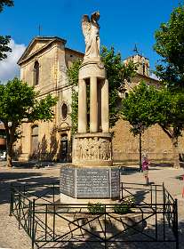 3: 170602164521Maussane<br>Kerkplein in Maussane les Alpilles