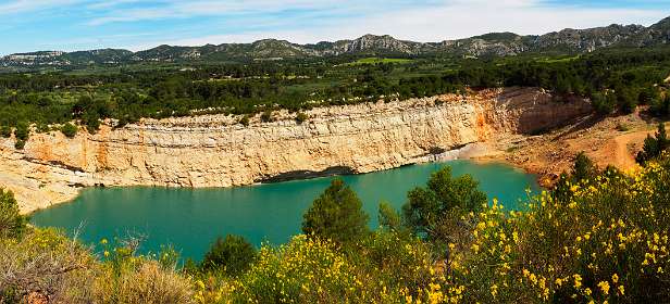 12: 170604103830Maussane-Pano<br>Restant oude Bauxiet mijn?