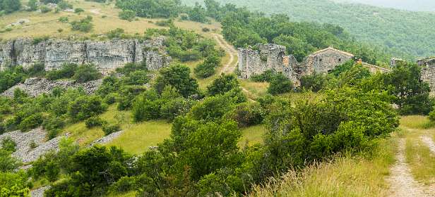 5: 160616-110750_LeVieuxMontsalier-Pano<br>Resten van windmolens