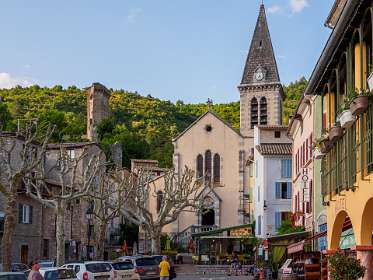 8: 19060605-0519242410_Castellane-HDR<br>Place de l'Église