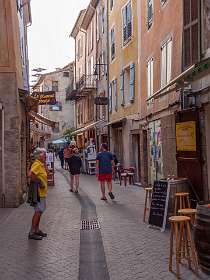 10: 19060605-0519272708_Castellane<br>Rue du 11 Novembre