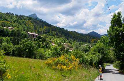 11: 19060606-0612555535_LacDeCastillon