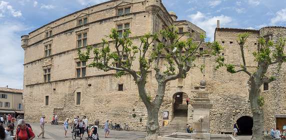 4: 160525-132843_Gordes-Pano<br>Het Kasteel van Gordes