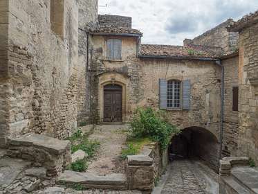 11: 160525-135747_Gordes<br>La Porte de Savoie