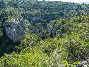 3: 160527-101733_Gordes<br>Ravin de Véroncle