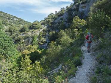 7: 160527-104741_Gordes