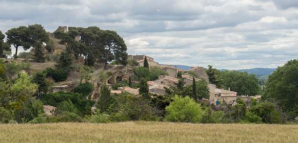 16: 160603-123403_Cucuron<br>Cucuron, links de Donjon