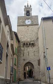 22: 160603-131204_Cucuron<br>Poort naar het oude Cucuron