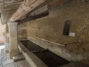 28: 160603-132903_Cucuron<br>Wasplaats in Cucuron