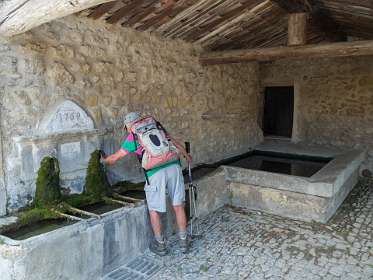 27: 160605-133753_Lourmarin<br>Wasplaats in Puyvert