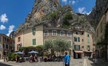 12: 160609-141300_Moustiers_Sainte-Marie-Pano