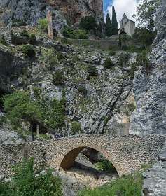 19: 160609-144013_Moustiers_Sainte-Marie-Pano<br>Op weg naar de Chapelle Notre-Dame de Beauvoir