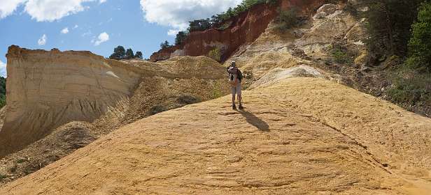 8: 160530-104912_Rustrel-Pano