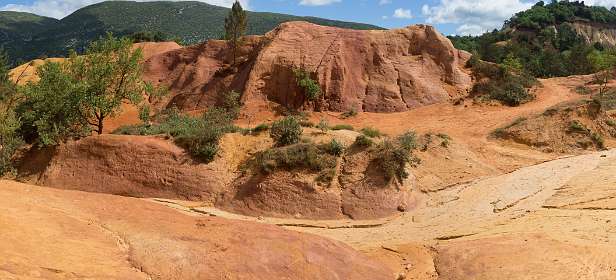 11: 160530-105154_Rustrel-Pano