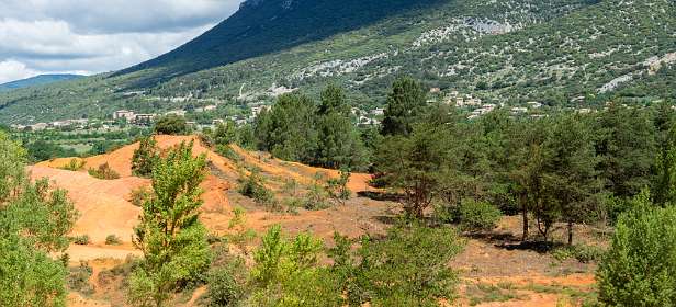 15: 160530-112718_Rustrel-Pano