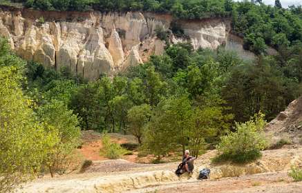 16: 160530-113700_Rustrel<br>Lunch