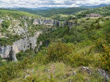 2: 160531-102022_Oppedette<br>Uitzicht vanaf de parkeerplaats, rechts Oppedette.